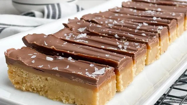 Million dollar bars: An easy dessert recipe made with chocolate, caramel and&nbsp;cookies