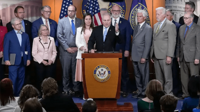 House Republicans narrowly pass controversial defense&nbsp;bill