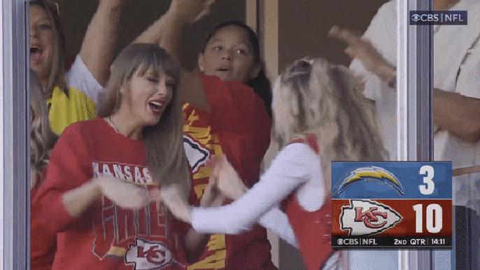 Taylor Swift, Brittany Mahomes show off new handshakes amid monster half for Patrick Mahomes, Travis&nbsp;Kelce
