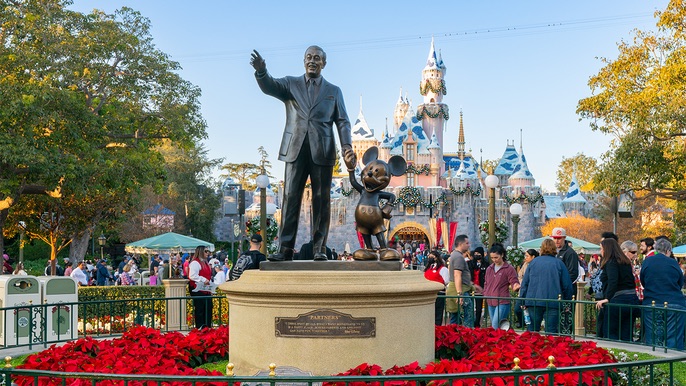 Maintenance guys who keep luxe Disney California hotels running sue over wages, can’t feed their&nbsp;families