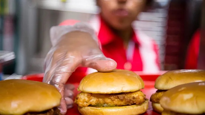 Chick-fil-A set to switch from antibiotic-free&nbsp;chicken