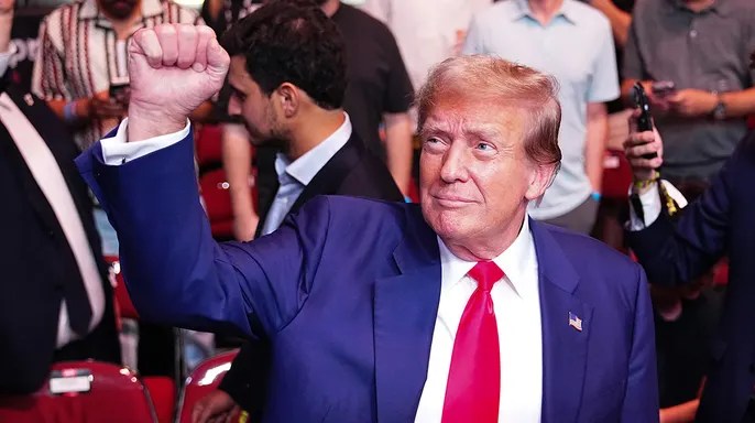 Trump receives thunderous applause at UFC&nbsp;302