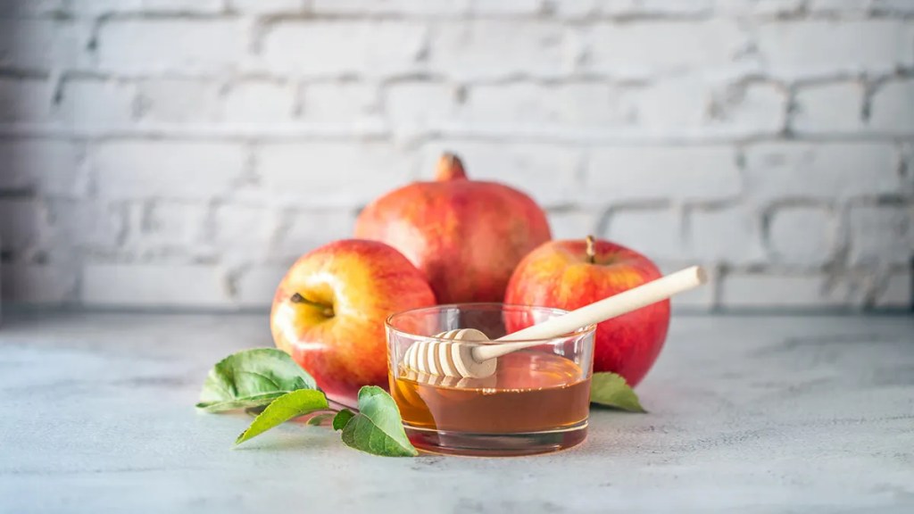 Apples and honey serve as key Rosh Hashanah symbols, says&nbsp;rabbi