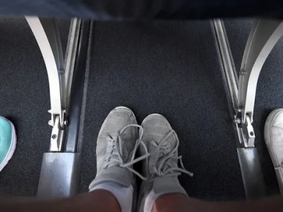 Flight passenger sparks debate about ‘manspreading’ on planes after fellow flyer rests foot in her&nbsp;space