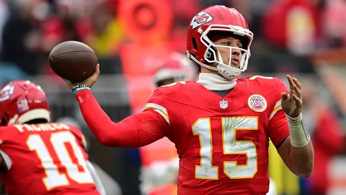 Chiefs give injury update on Patrick Mahomes after getting shaken up in win over&nbsp;Browns