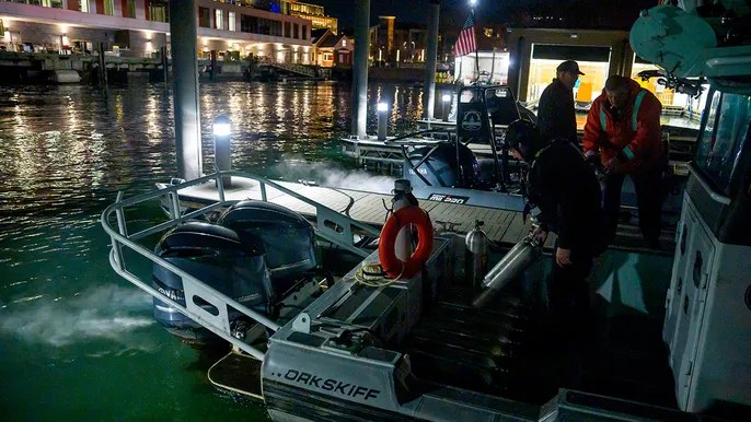 Reagan National Airport crash: Military Black Hawk helicopter collides midair with American Airlines&nbsp;jet