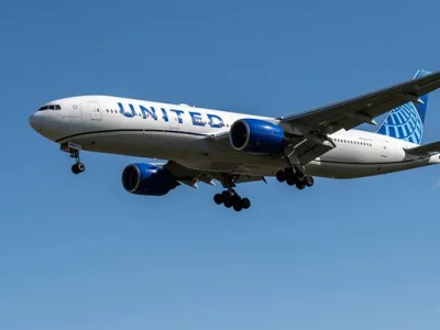 United flight from Chicago makes emergency landing after passenger’s ‘multiple attempts’ to breach&nbsp;cockpit